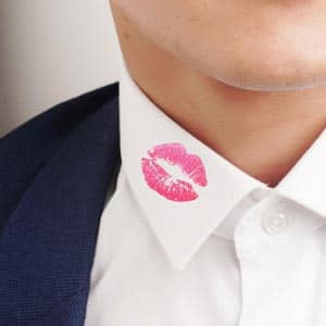 Lip impression on a collar 